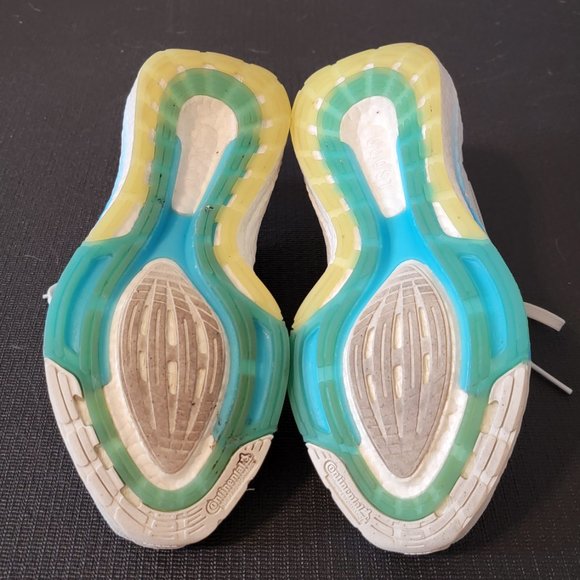 Adidas Ultraboost 22 - Picture 7 of 8